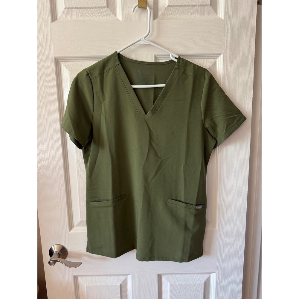 NWT FIGS Casma Three-Pocket Scrub Top Women Size Small Olive Green FW1100 V-Neck